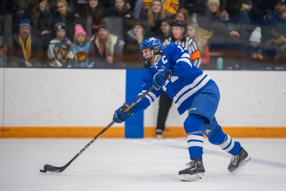 Minnetonka vs Wayzata Feb2-23 Earl Ebensteiner29